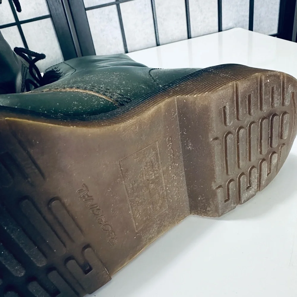 Wow 🤩 Vintage 1980s CLASSIC Rare Green Doc Martens 10-eye Boots